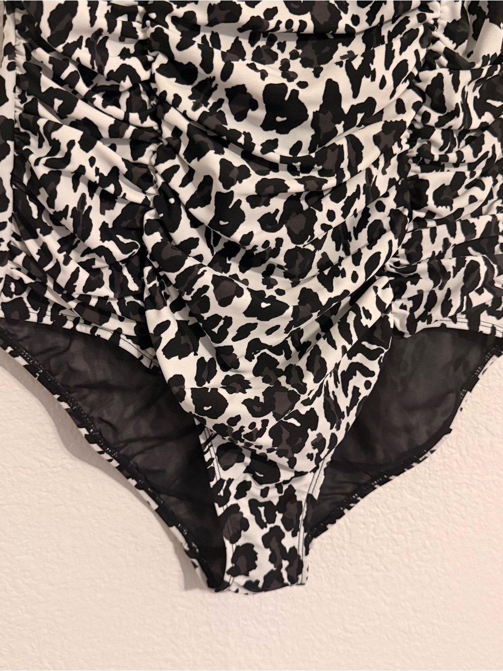 Torrid Womens Size 0 Large White & Black Leopard Print One Piece Swimsuit NWT - Picture 5 of 11